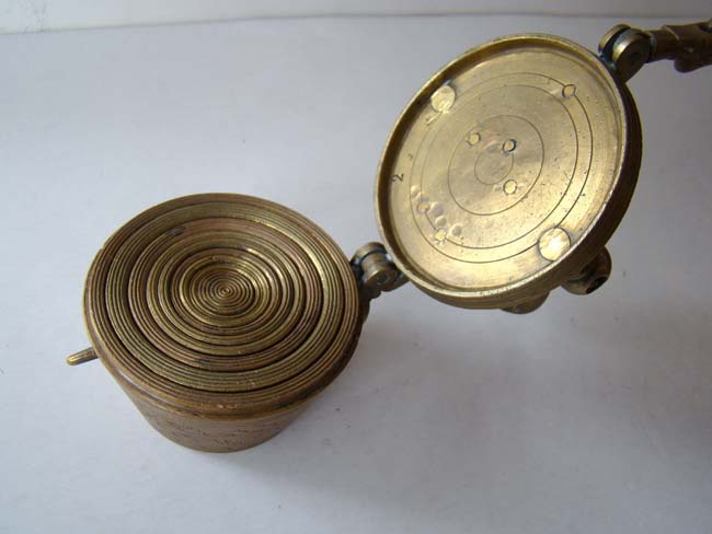 A brass Nest of Weights in the 18th century style. — image 3